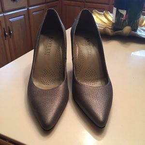 Anyi Lu classic heal size 37.5